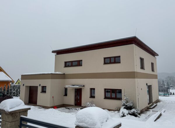 Rodinný dům na severní Moravě. Instalovali jsme wallboxy, světelné ovladaní, ovládání FVE a další